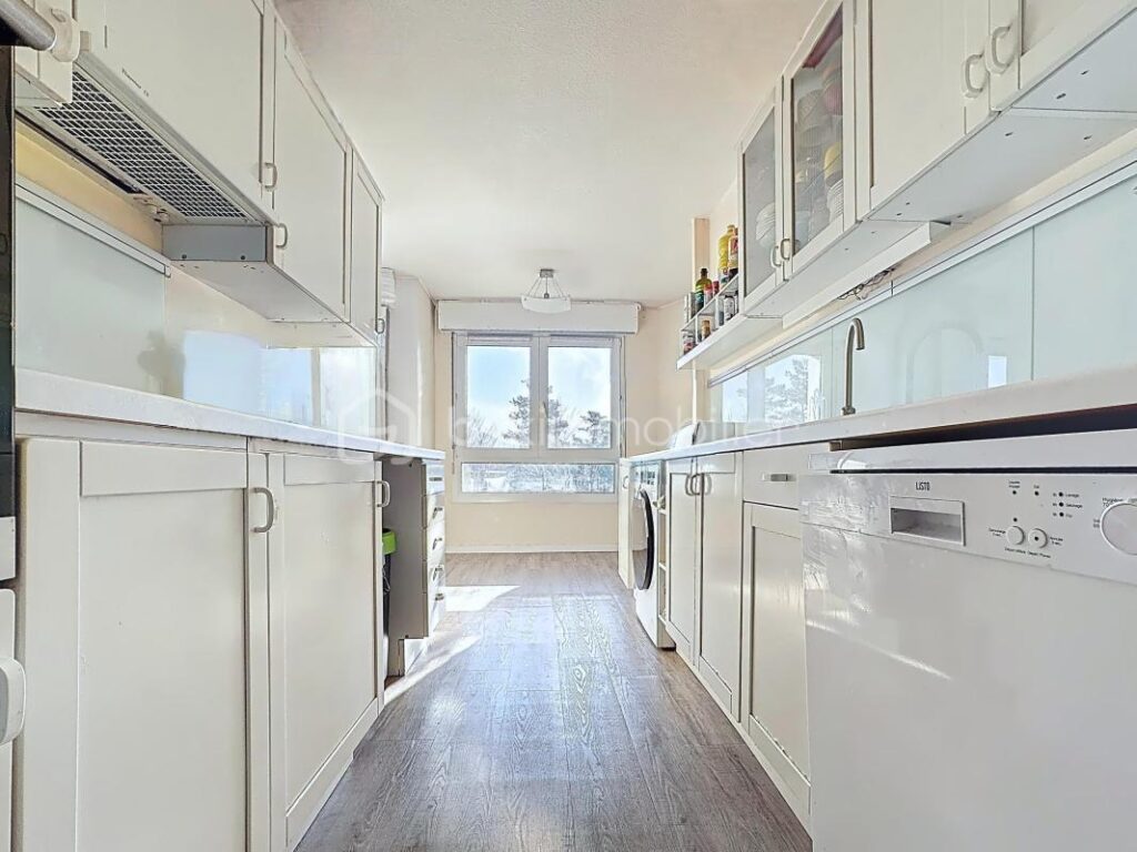 ✨ T4 traversant avec terrasse, vue dégagée et parc – Résidence fermée avec ascenseur ✨ – 4 pièces – 3 chambres – 84 m²