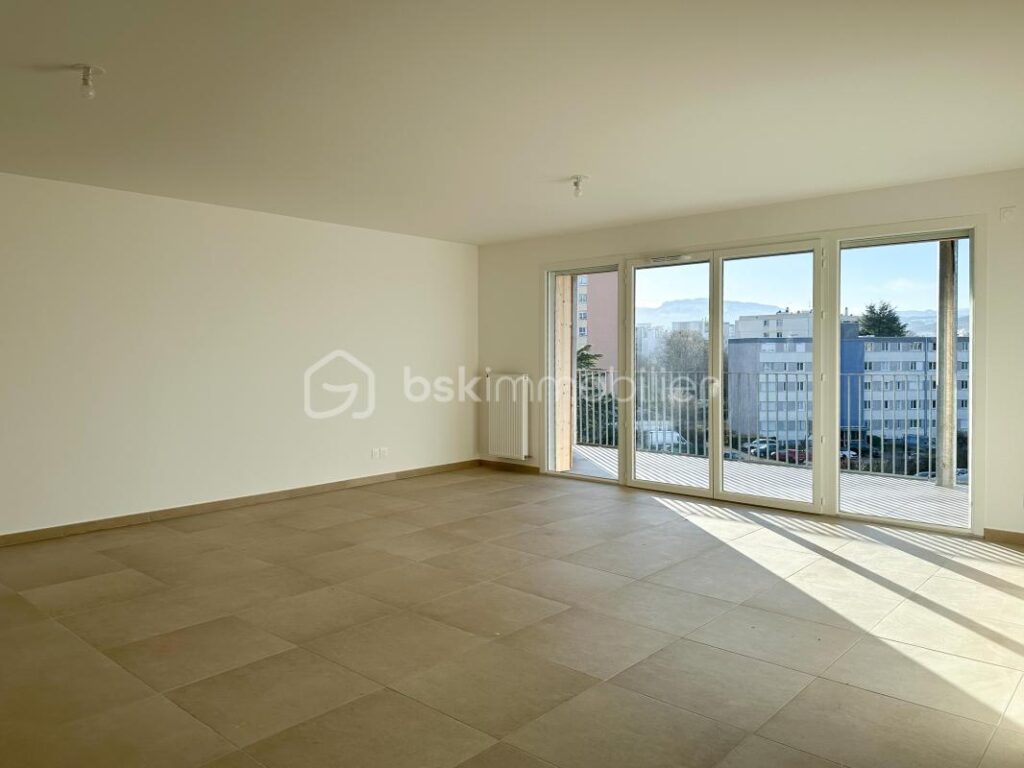 APPARTEMENT T3, DERNIER ETAGE, TERRASSE ET VUE EXCEPTIONNELLE – 3 pièces – 2 chambres – 78 m²
