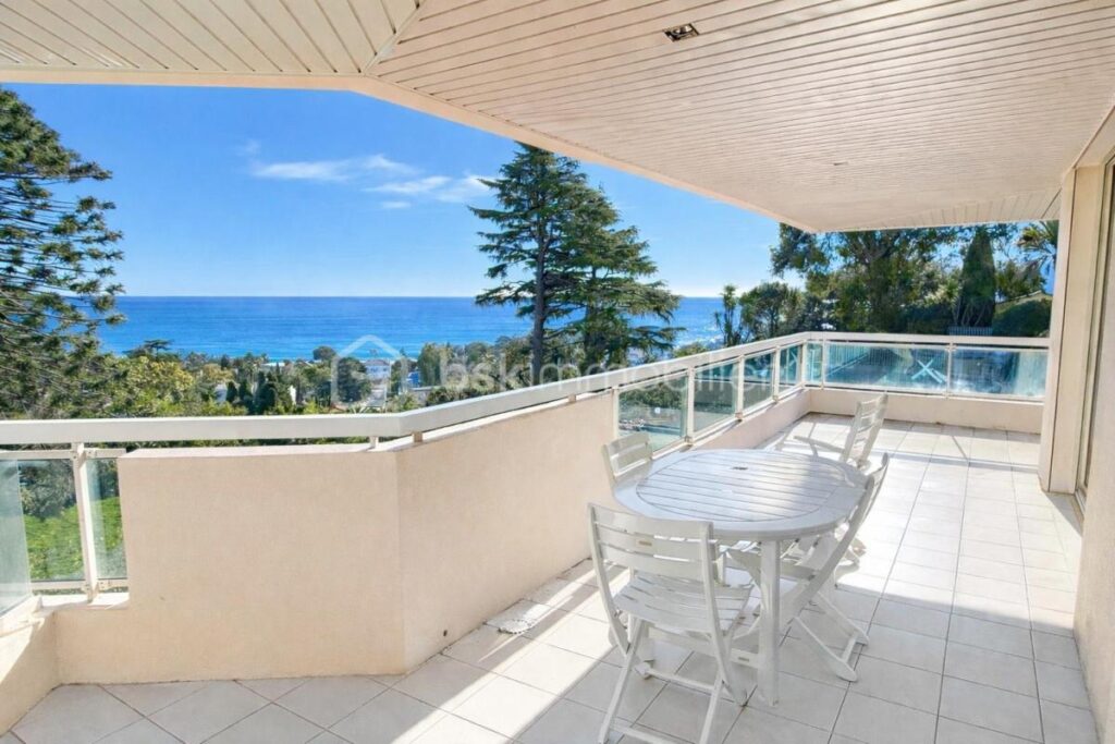 Cannes Croix-des-Gardes – Appartement 86m² – 3 pièces – Grande terrasse – vue mer – Piscine – Garage – 3 pièces – 2 chambres – 86 m²