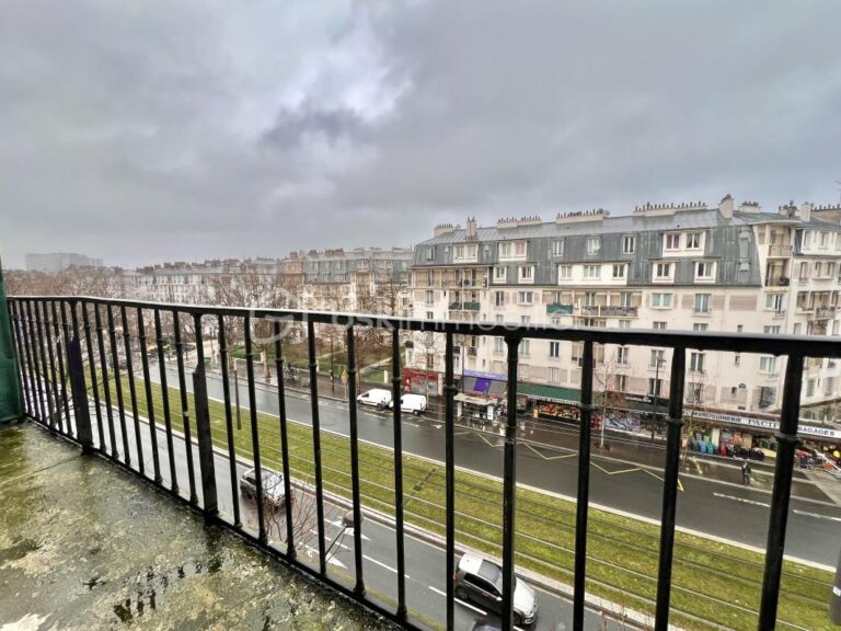 Studio de 16,28 m2 au 5ème et dernier étage, lumineux, BOULEVARD NEY – Paris XVIIIème – 1 pièce – NR chambres – 16 m²