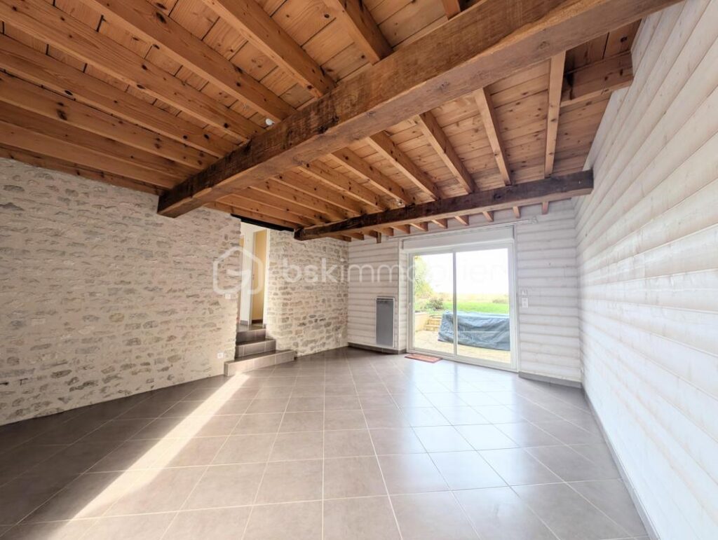 Maison en pierre pleine de charme avec jardin et cave voûtée – 4 pièces – 3 chambres – 79 m²