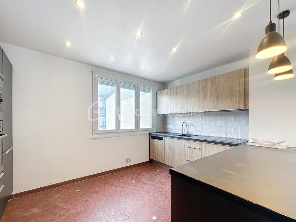 Appartement 4 pièces de 122 m2 refait entièrement à neuf à L’HAY LES ROSES – 4 pièces – 2 chambres – 121 m²