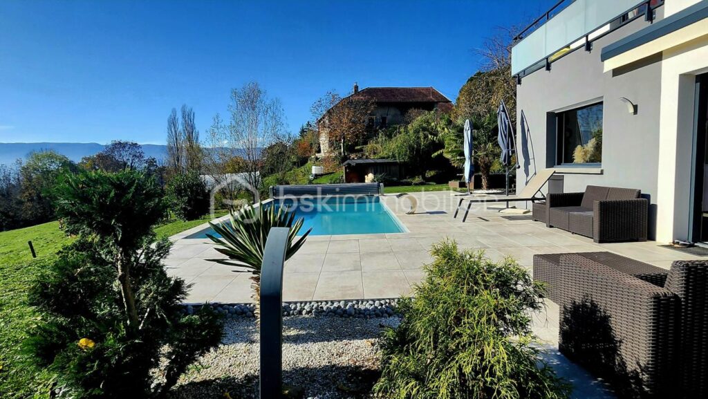 Maison moderne construite en 2020 + terrain constructible pour éventuelle extension – 7 pièces – 5 chambres – 202 m²