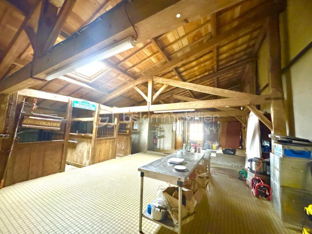 Au cœur du Gers – Maison de caractère en pierre avec chambres d’hôtes et dépendances – 9 pièces – 5 chambres – 202 m²