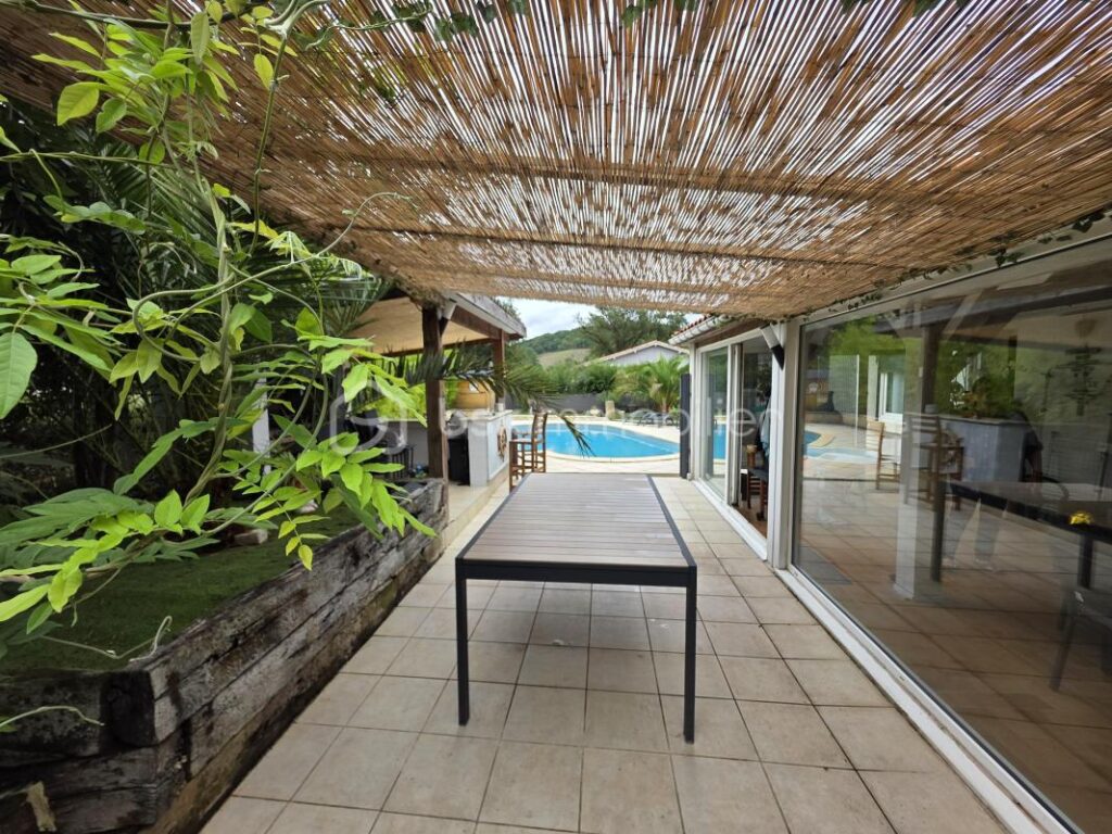 MAISON 128 m²- 4 CHAMBRES- PISCINE- POOL HOUSE- GARAGE – 5 pièces – 4 chambres – 128 m²