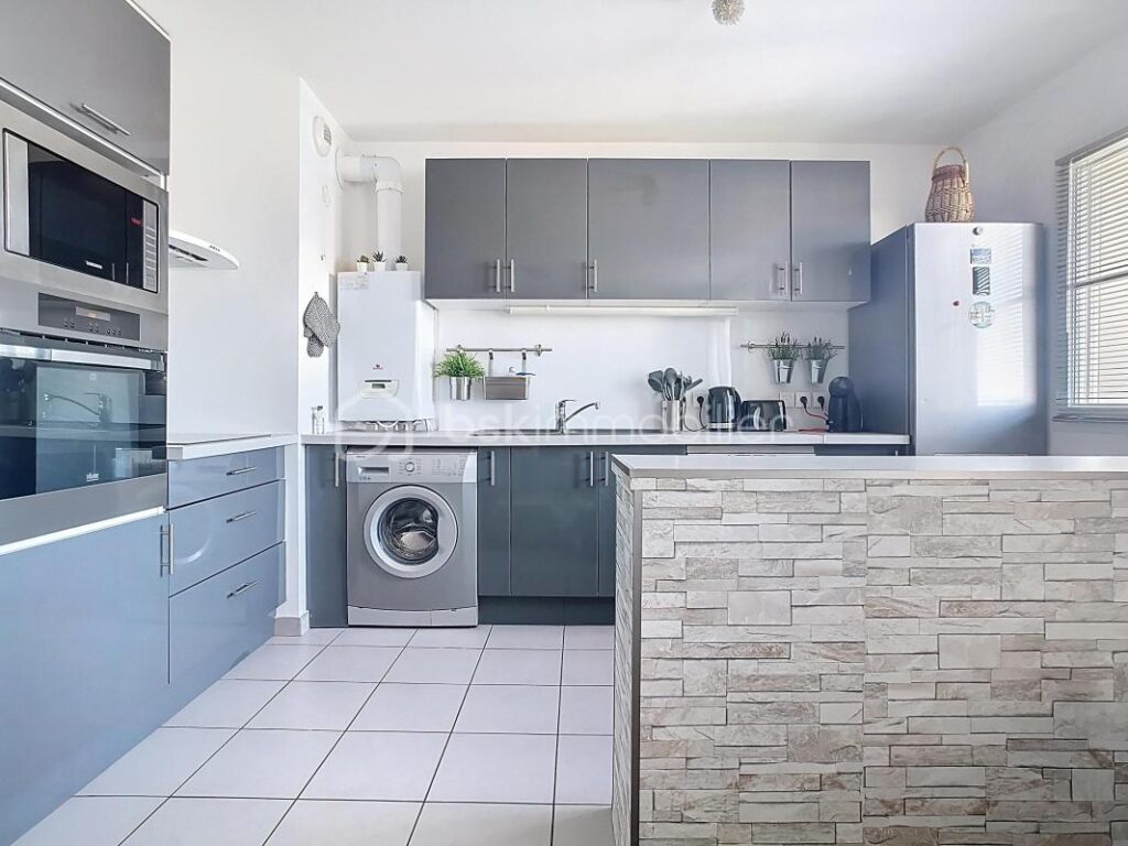 À VENDRE – Appartement 4 pièces – DPE C – Vue Disneyland – Serris (77700) – À 10 min à pied du RER – 4 pièces – 3 chambres – 79 m²