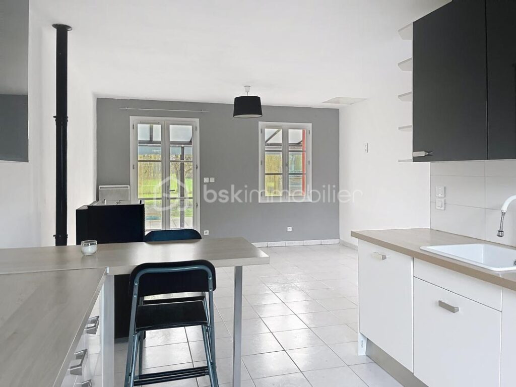 PAVILLON AVEC BEL EXTERIEUR ET GARAGE – 5 pièces – 3 chambres – 119 m²