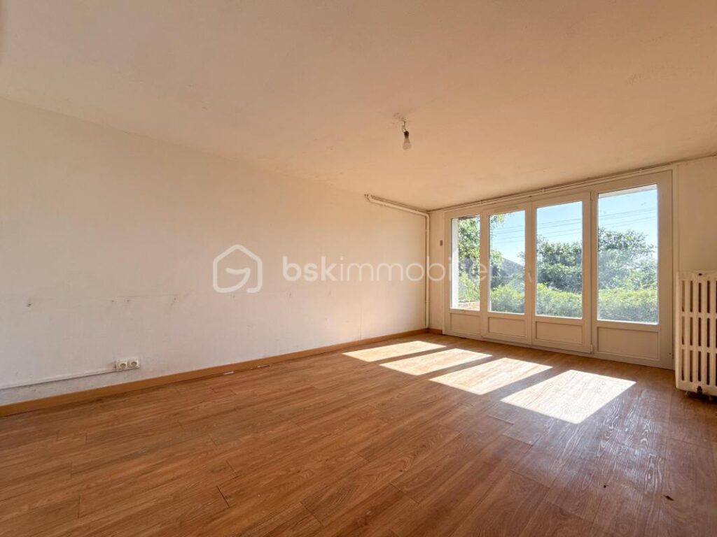Maison 7 pièces de 141m2 à PARON (89100) – 7 pièces – 5 chambres – 141 m²