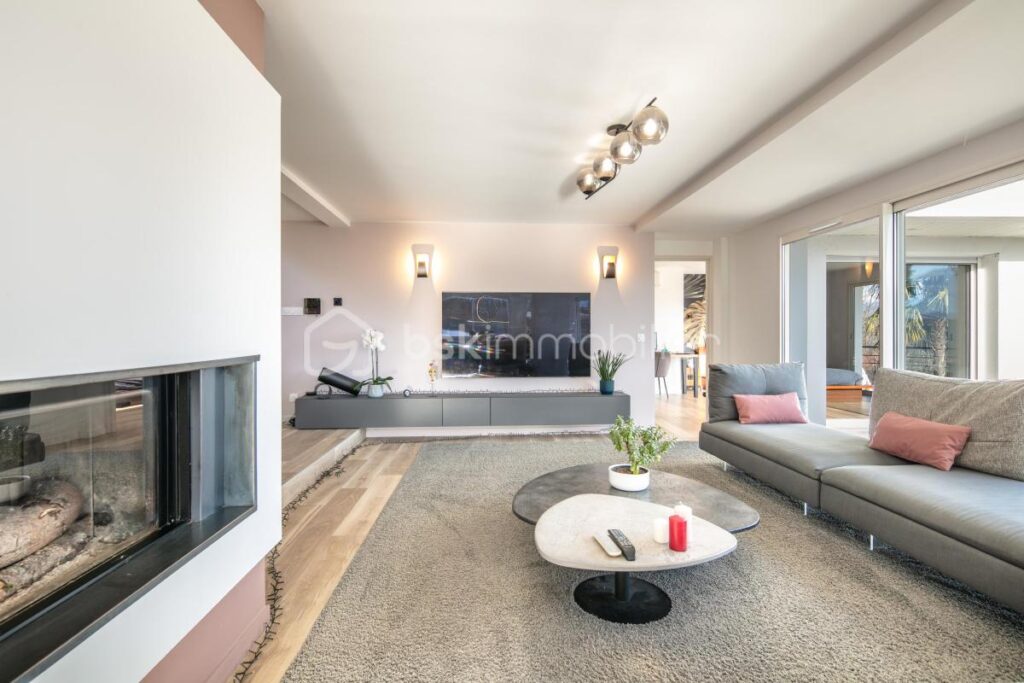 Maison de 200m2 avec piscine – 6 pièces – 4 chambres – 200 m²