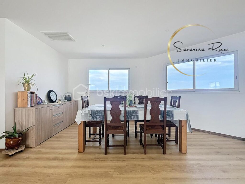 VILLA DE 180 M² – 6 pièces – 4 chambres – 181 m²