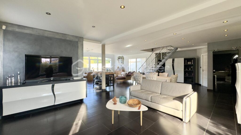 À Vendre – Maison d’Exception à Armentières-en-Brie 240m2 – 6 pièces – 4 chambres – 239 m²