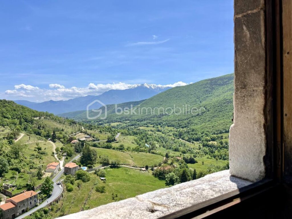 Appartement exceptionnel de 148 m² dans château médiéval du XIIème siècle – 8 pièces – 3 chambres – 148 m²