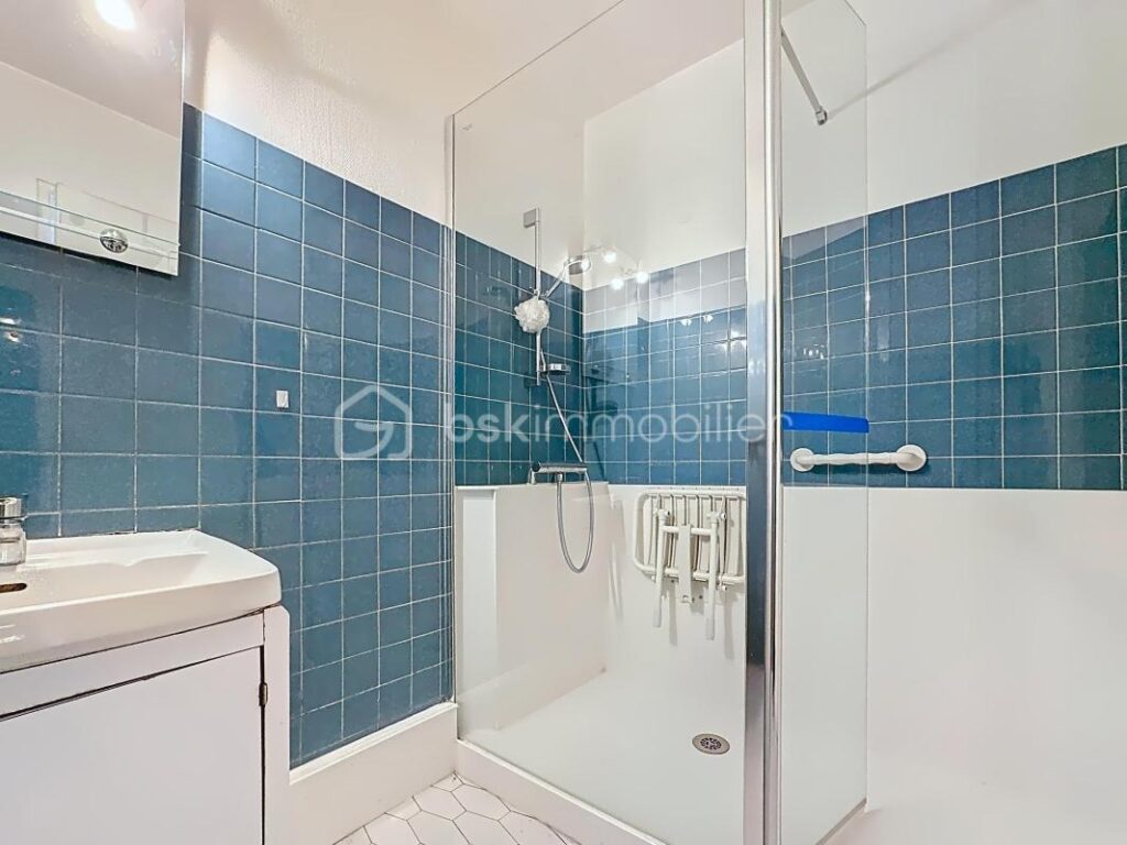 Coup de cœur – T4 transformé en T3 – 77 m² – 8ᵉ étage, vue imprenable, balcon – 4 pièces – 3 chambres – 77 m²