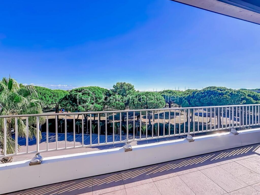 EXCLUSIVITÉ *** Magnifique Appartement T3 de standing Dernier étage Vue Mer Piscine à Port Camargue *** – 3 pièces – 2 chambres – 70 m²