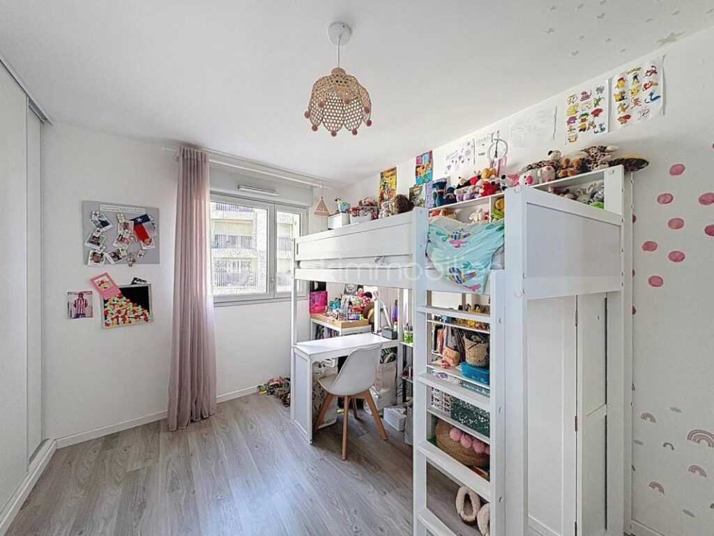 Appartement T3 avec grande terrasse, à deux pas du RER Nanterre-Université – 3 pièces – 2 chambres – 70 m²