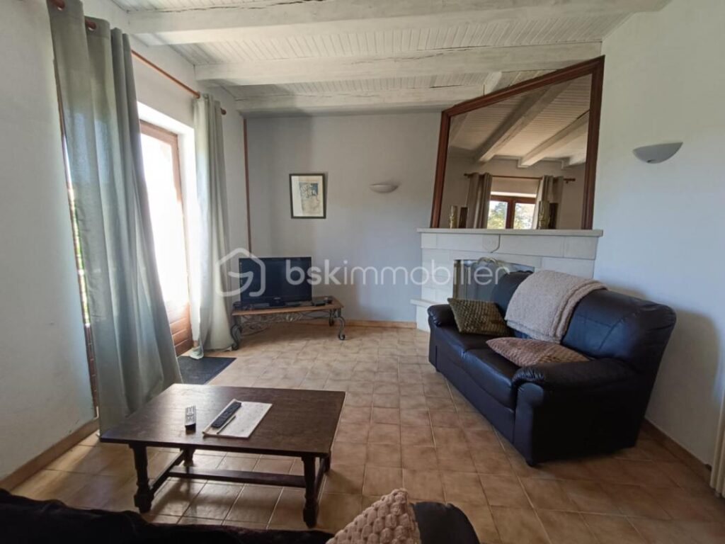 Ancienne et Magnifique Bâtisse en Pierres de 132 m2, située à Doissat 24170 – 6 pièces – 4 chambres – 132 m²