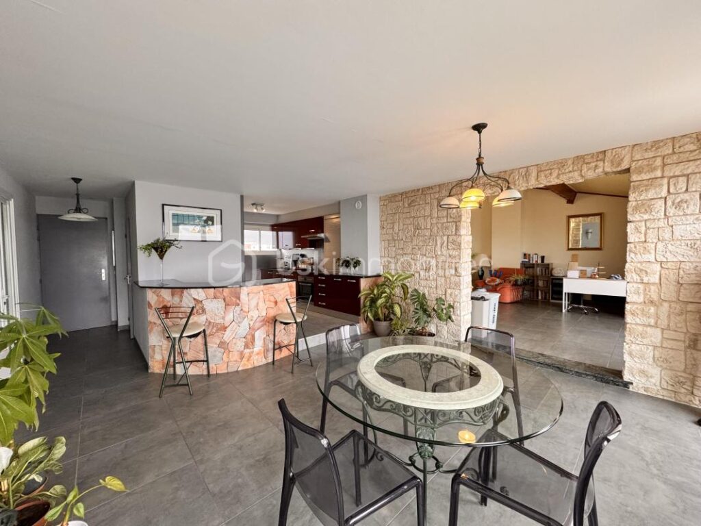 Maison sur toit – Vue mer – Dernier étage – Terrasse 56 m² – 4 chambres – Entièrement meublé – 5 pièces – 4 chambres – 116 m²