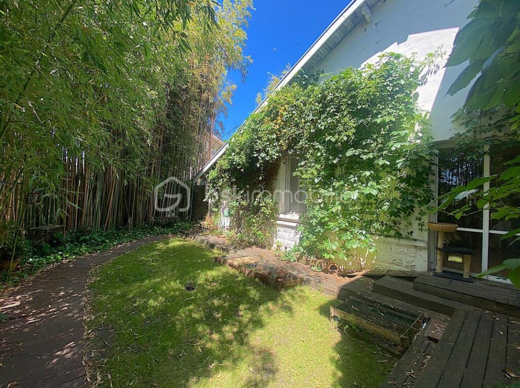 Maison avec 5 chambres + un studio indépendant + une piscine !!! De l’espace, du calme et du charme !!!! – 8 pièces – 5 chambres – 215 m²