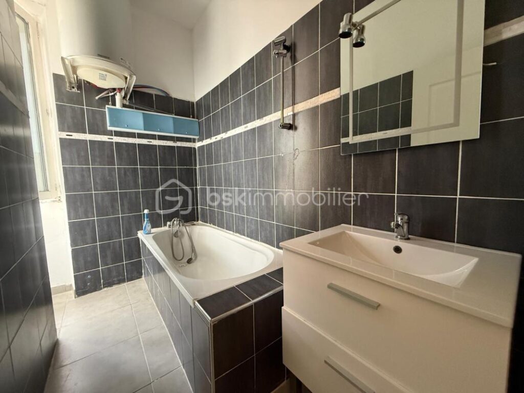 Immeuble en pierres – cœur de village – fort potentiel d’investissement – 6 pièces – NR chambres – 120 m²