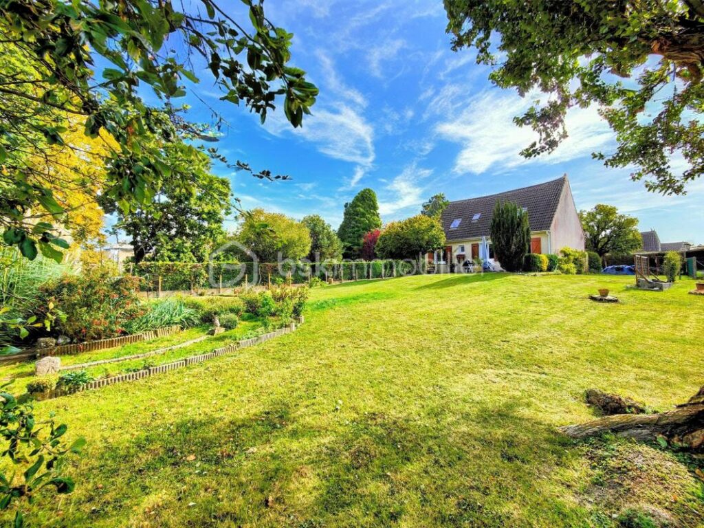 Maison familiale 4/5ch au calme avec jardin arboré vue sur la plaine – 7 pièces – 4 chambres – 113 m²