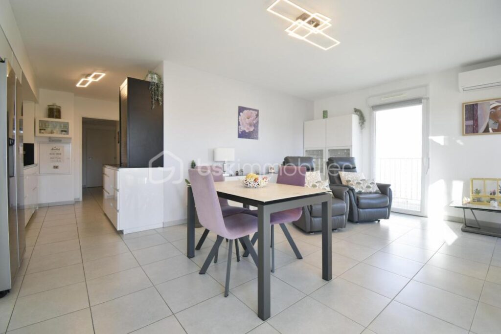 T4 récent équipé et meublé – Terrasse – Résidence 2021 – Prêt à emménager immédiatement – 4 pièces – 3 chambres – 73 m²