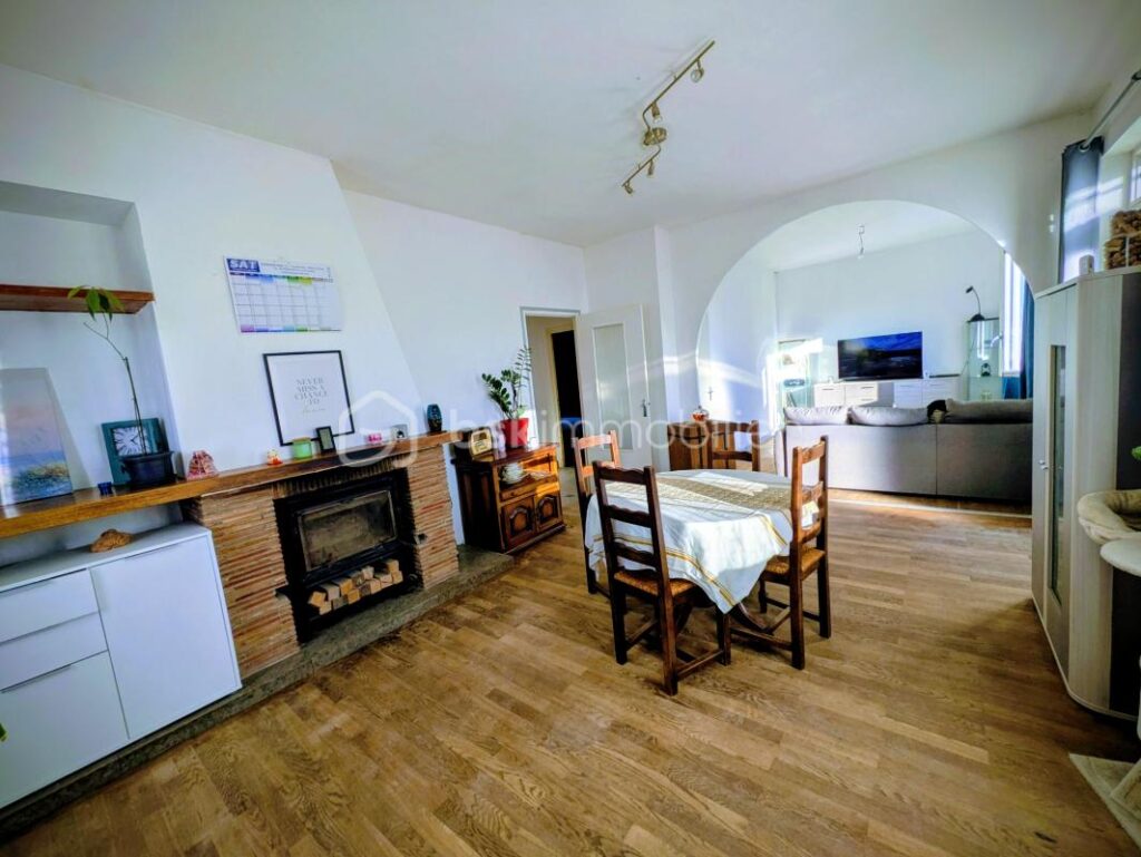 Maison individuelle dans petit village – 6 pièces – 4 chambres – 114 m²