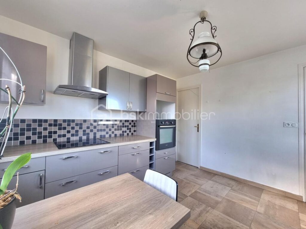 MAISON SUR SOUS-SOL TOTAL_4 CHAMBRES_ JARDIN ! – 5 pièces – 4 chambres – 130 m²