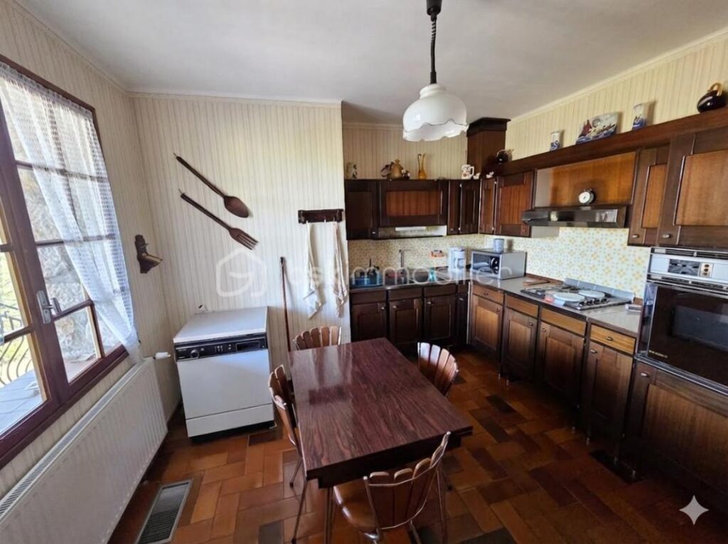 SUD ARDÈCHE – LES VANS : MAISON TRADITIONNELLE AVEC VUE PANORAMIQUE ET DOUBLE LOGEMENT – 6 pièces – 4 chambres – 163 m²