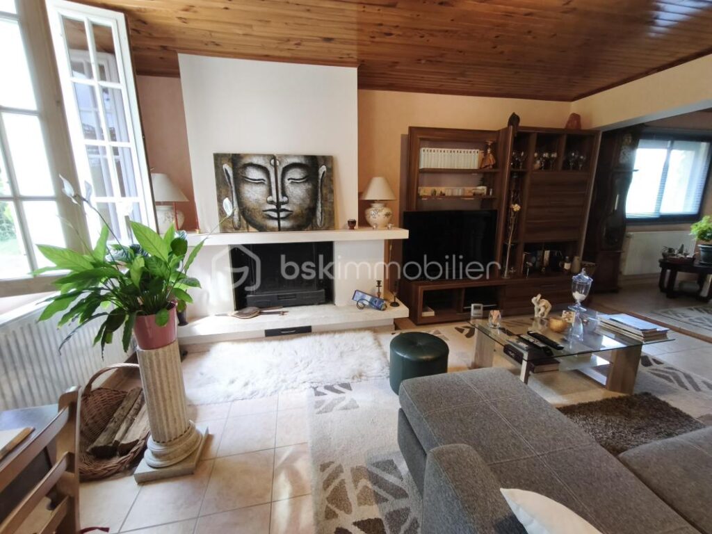 LONGERE DE CHARME – 10 pièces – 4 chambres – 221 m²