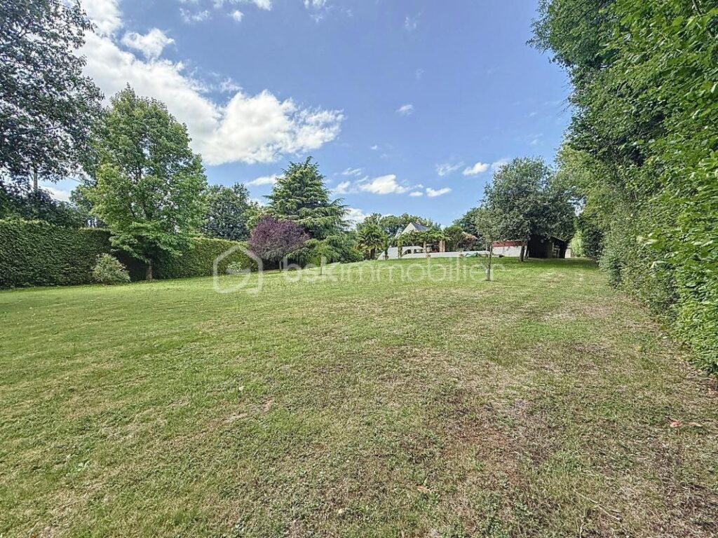 Propriété d’exception à vendre – Rougé (44) À 5 minutes de Châteaubriant – 230 m² habitables – Parc clos de plus de 4 800 m² – Piscine – Dépendances – 10 pièces – 4 chambres – 230 m²