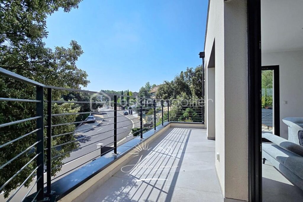 Villa 5 pièces 147m2 sur un terrain de 450m2 – Poulx – 5 pièces – 4 chambres – 147 m²