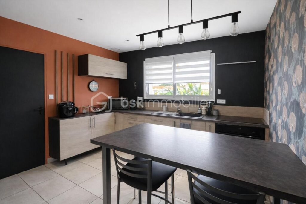 Maison plain-pied 97 m² – Impasse au calme – Vue dégagée – 5 pièces – 3 chambres – 97 m²