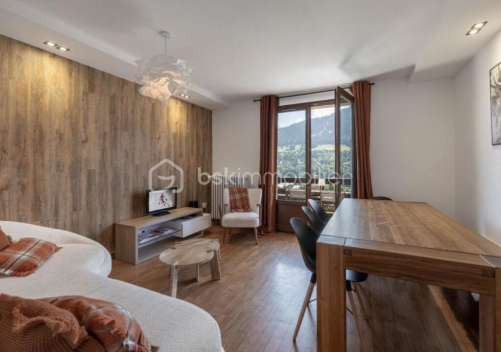 Appartement rénové 73 m² – Dernier étage – Traversant – Vue Mont-Blanc – Megève (Le Villaret) – 4 pièces – 3 chambres – 73 m²