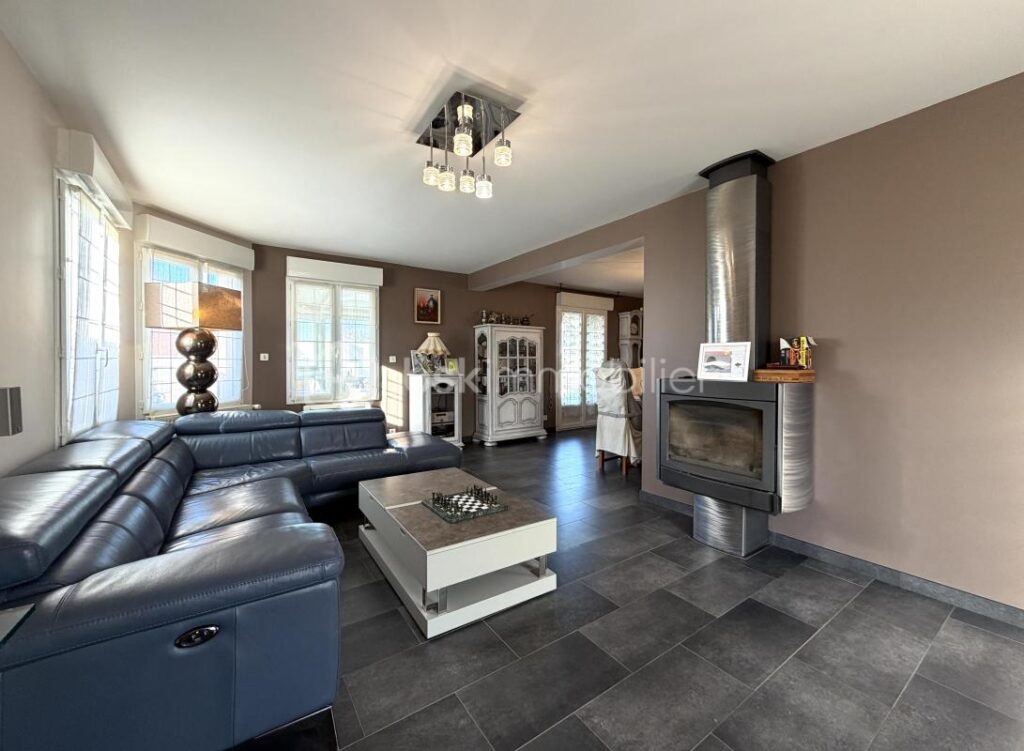 À vendre – Maison d’architecte indépendante à Fublaines (2005) – 8 pièces – 5 chambres – 205 m²