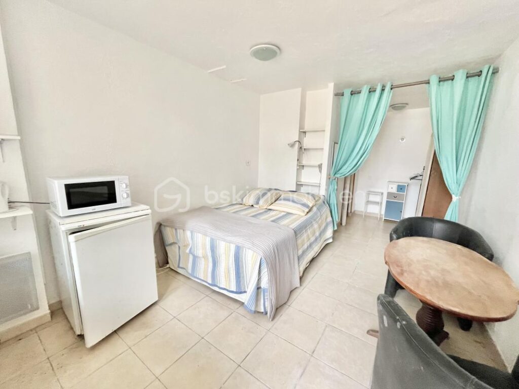 IMMEUBLE MIXTE DE 348m2 AVEC HÔTEL, LOFT, BOUTIQUE ET CAFÉ ! – 11 pièces – NR chambres – 348 m²