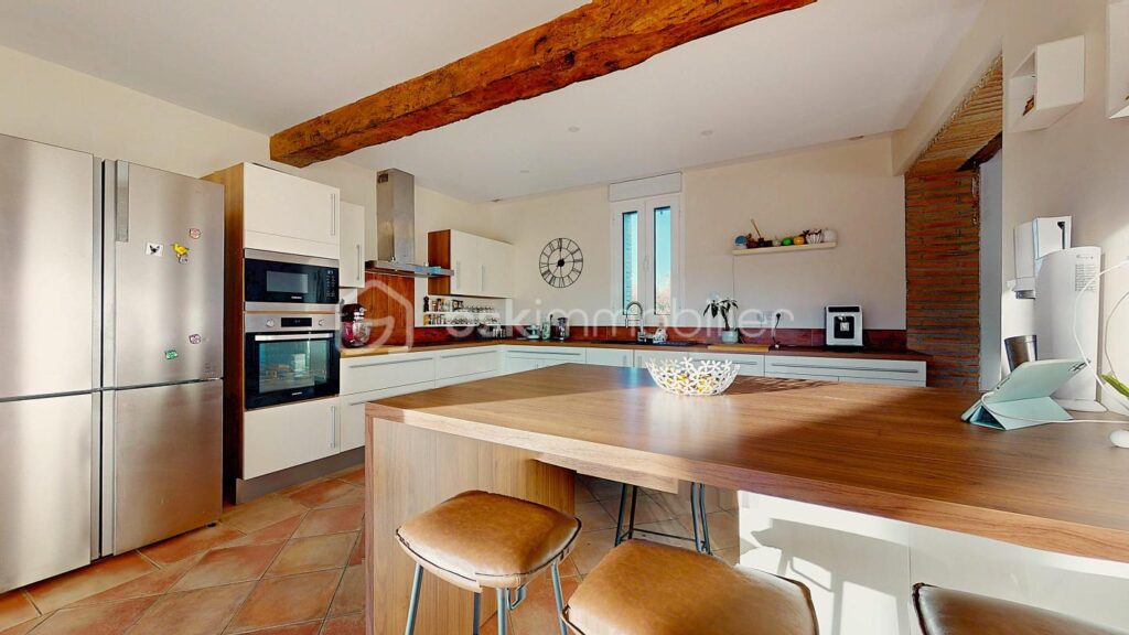 Longère de 275 m² avec dépendances et piscine – 7 pièces – 5 chambres – 275 m²