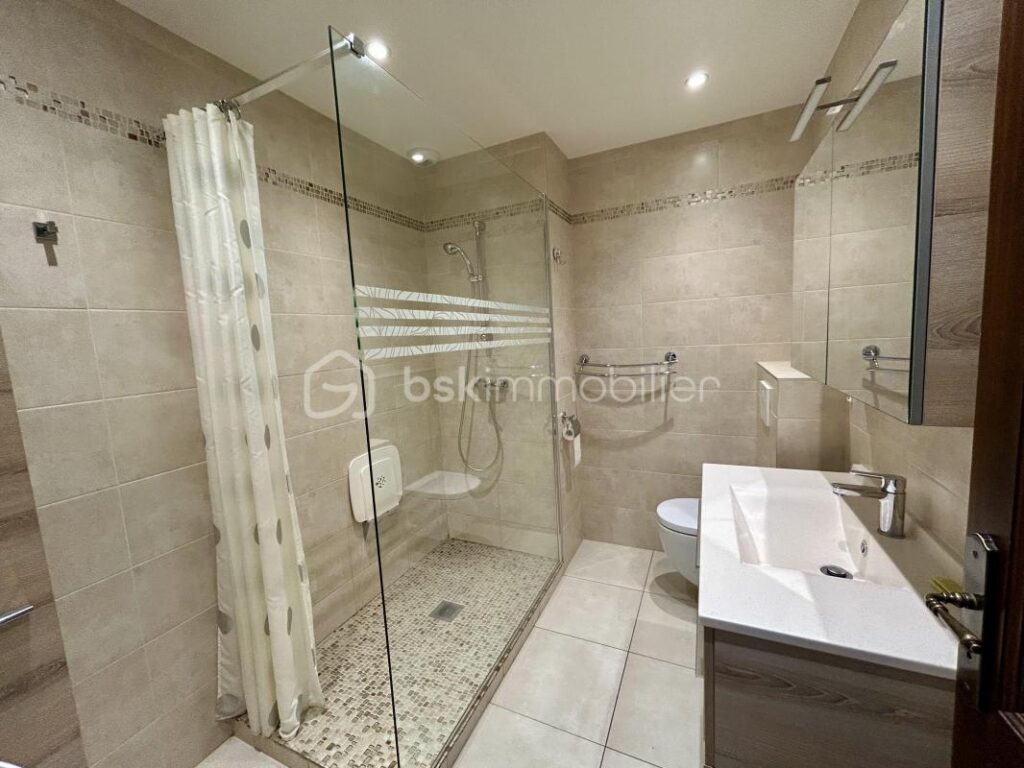 SOLLIES VILLE – CHARMANT PAVILLON T4 + TERRASSE + GARAGE – 4 pièces – 3 chambres – 91 m²