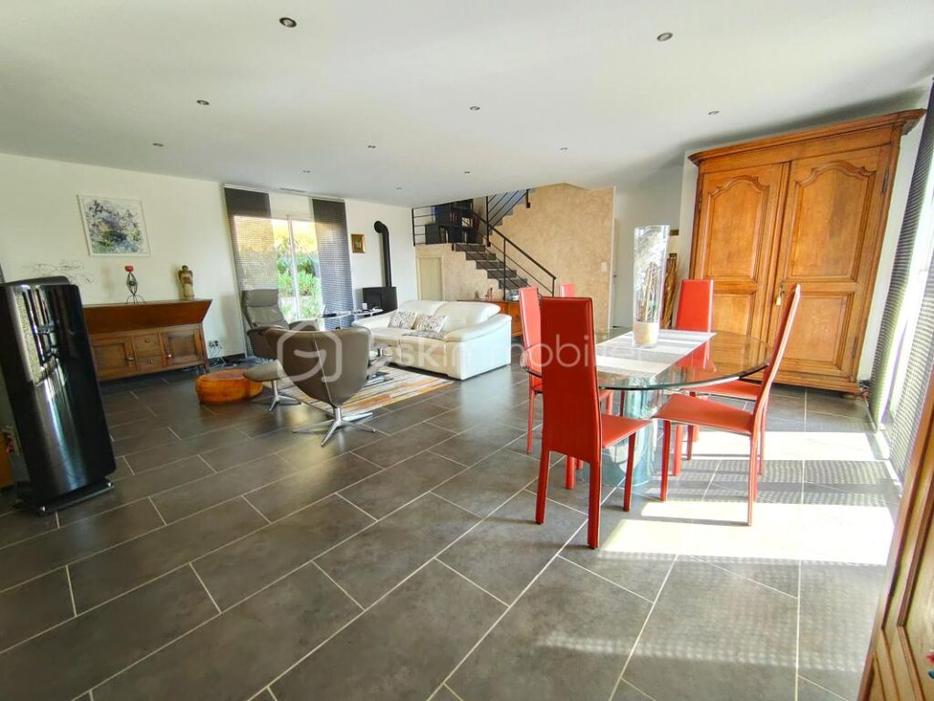 MONTREDON DES CORBIÈRES – VILLA moderne 5 pièces 165m² habitable avec VUE EXCEPTIONNELLE – GRANDE CUISINE EQUIPEE – ARRIÈRE CUISINE – GARAGE 18m² avec mezzanine – 4 CHAMBRES dont GRANDE SUITE PARENTALE – CLIM GAINABLE sur PARCELLE 585m² – 5 pièces – 4 chambres – 165 m²