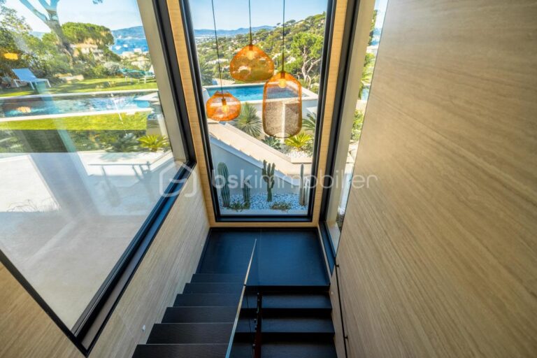 Villa d’exception – Double vue mer dans Golfe de Saint Tropez – 10 pièces – 5 chambres – 370 m²