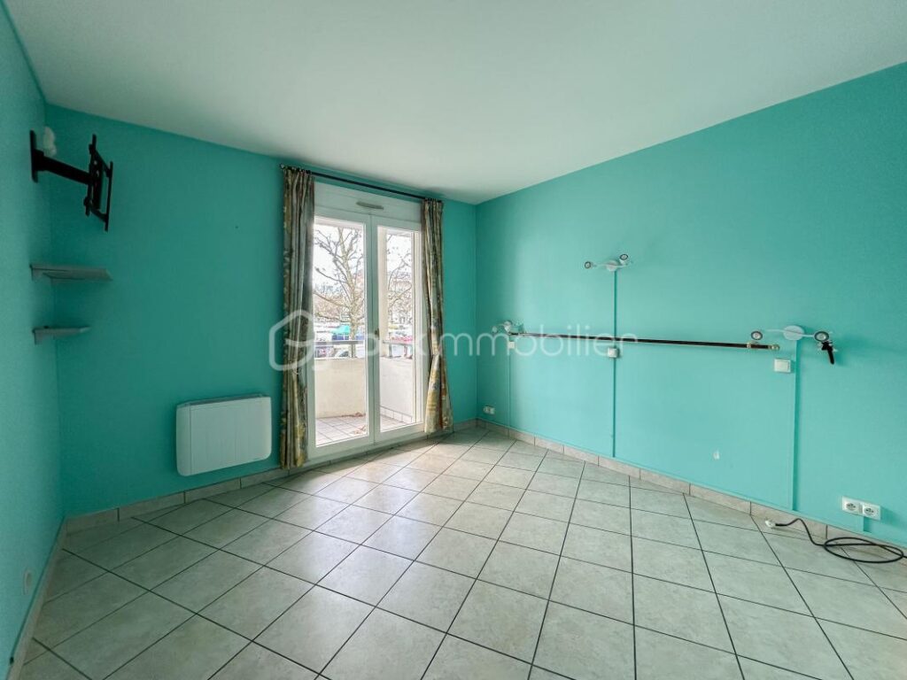 ANNECY CENTRE APPARTEMENT T4 A RENOVER QUARTIER DES ROMAINS – 4 pièces – 3 chambres – 93 m²
