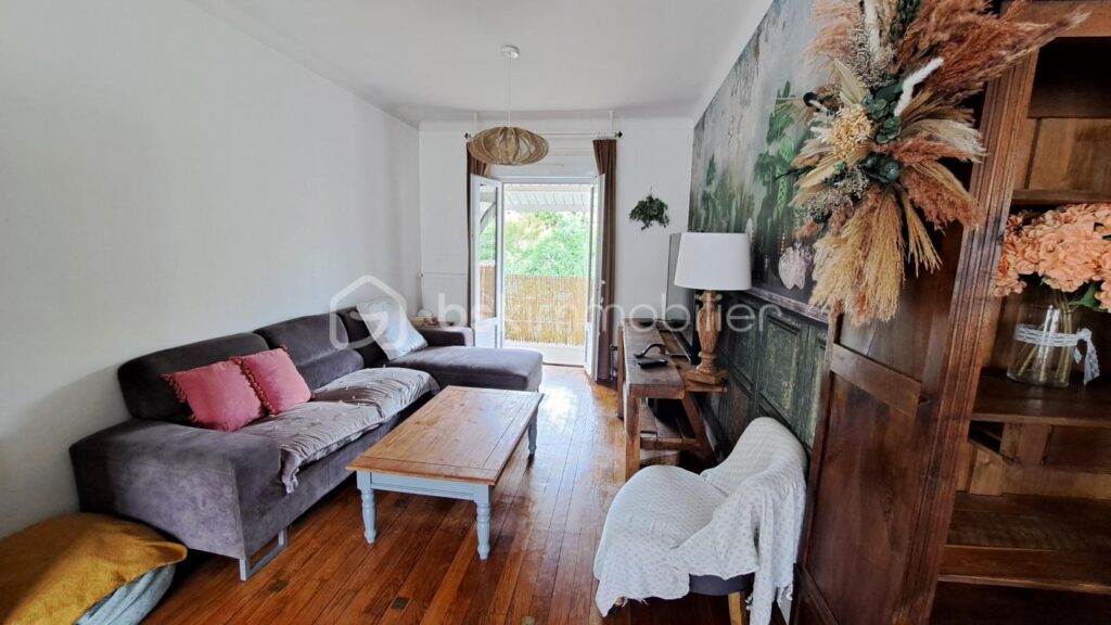 Ensemble immobilier de 2 maisons rénovées – 8 pièces – 4 chambres – 175 m²