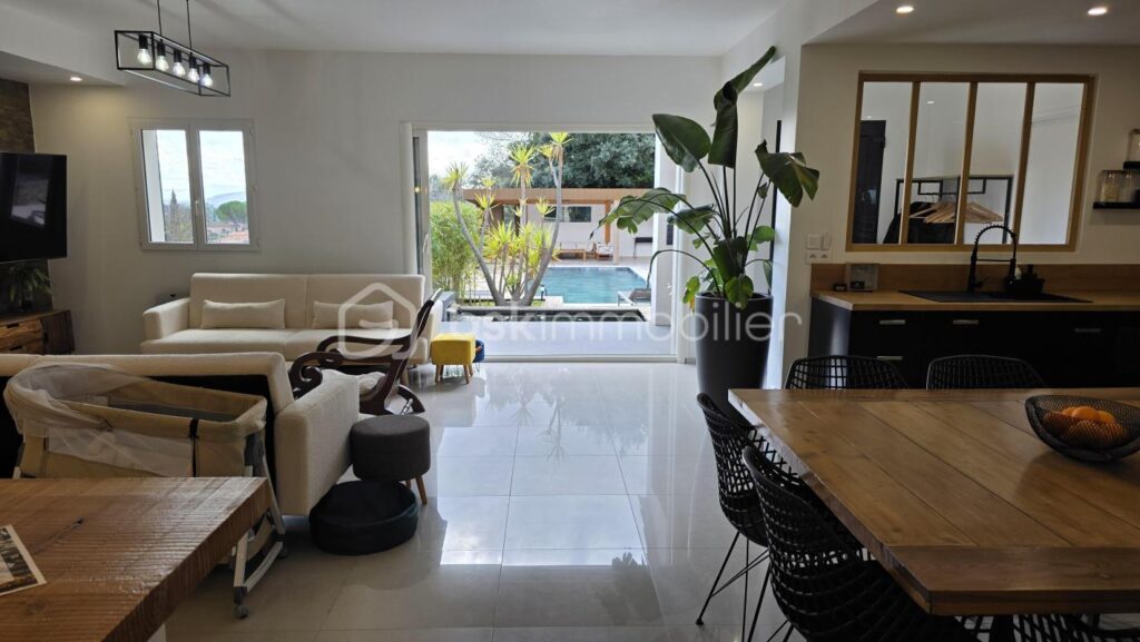 A Lorgues (Var) – MAISON TRADITIONNELLE avec loft indépendant, piscine balinaise & prestations haut de gamme! – 6 pièces – 4 chambres – 150 m²