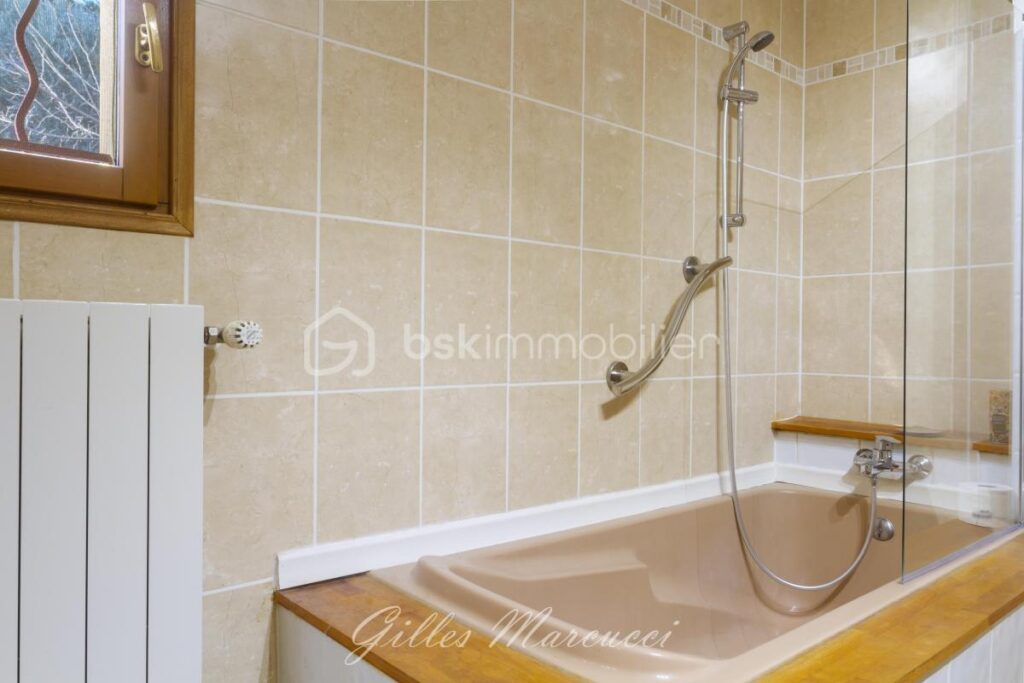 A la recherche d’une maison au calme et confortable ? – 5 pièces – 3 chambres – 174 m²