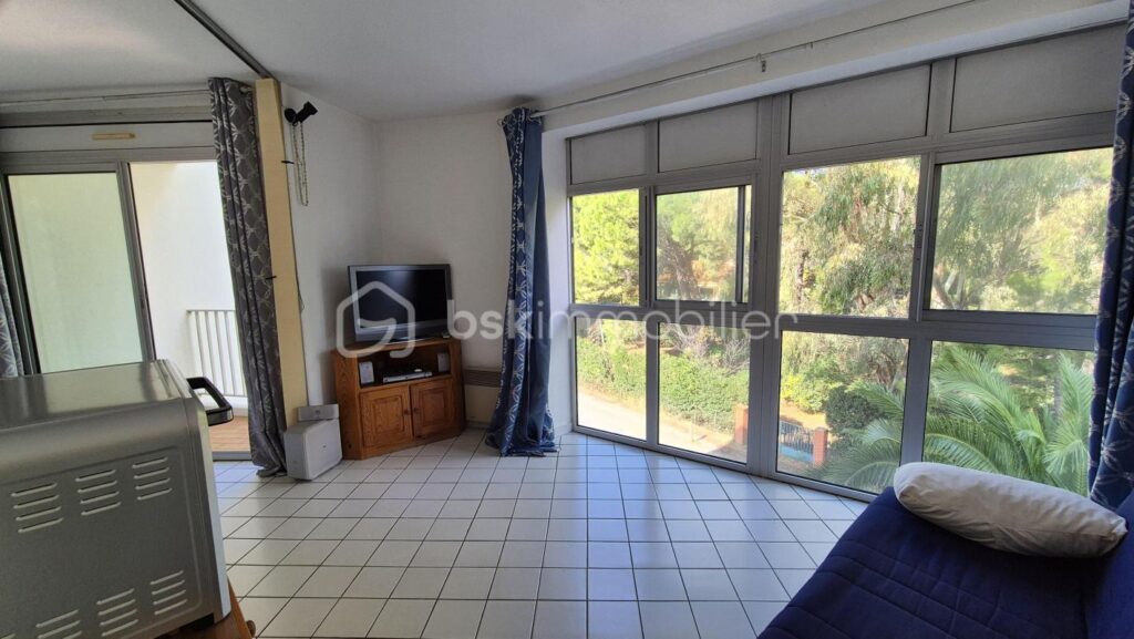 A VENDRE APPARTEMENT STUIDO 26M² A SAINT CYPRIEN – COTE PLAGE – PROCHE DE TOUS LES COMMERCES DE PLAGES ET DU PORT – ASCENSEUR – FAIBLES CHARGES – 1 pièce – NR chambres – 26 m²