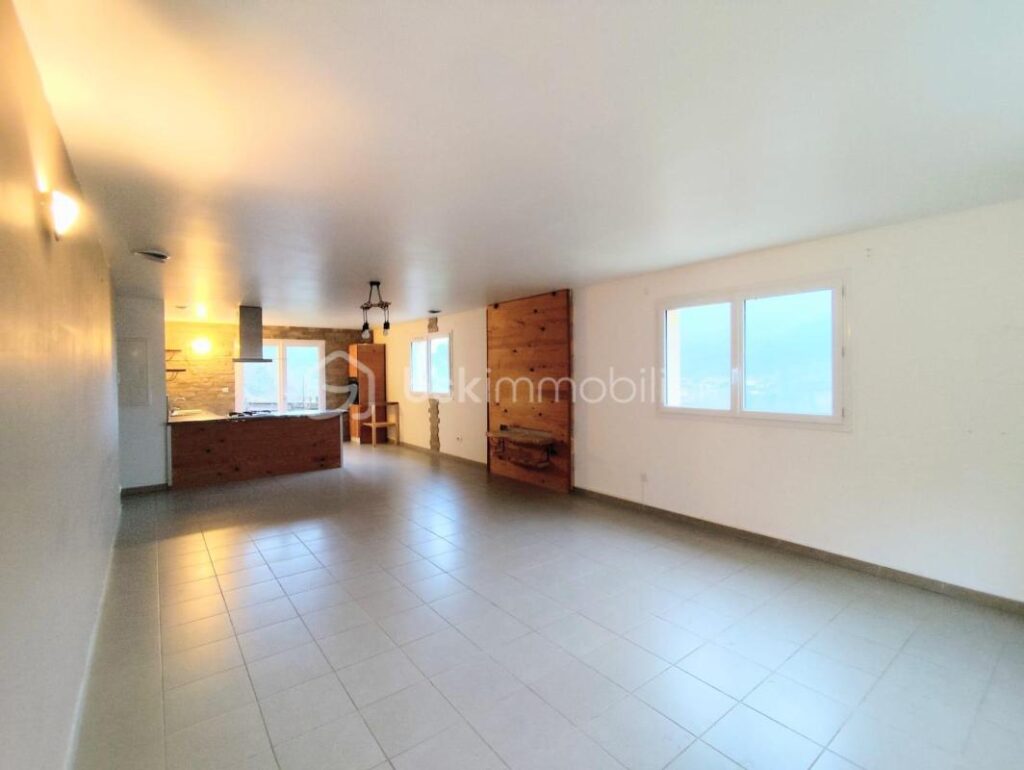 Villa récente avec vue exceptionnelle – Riols – DPE A – Terrain + parcelles – 3 pièces – 2 chambres – 82 m²