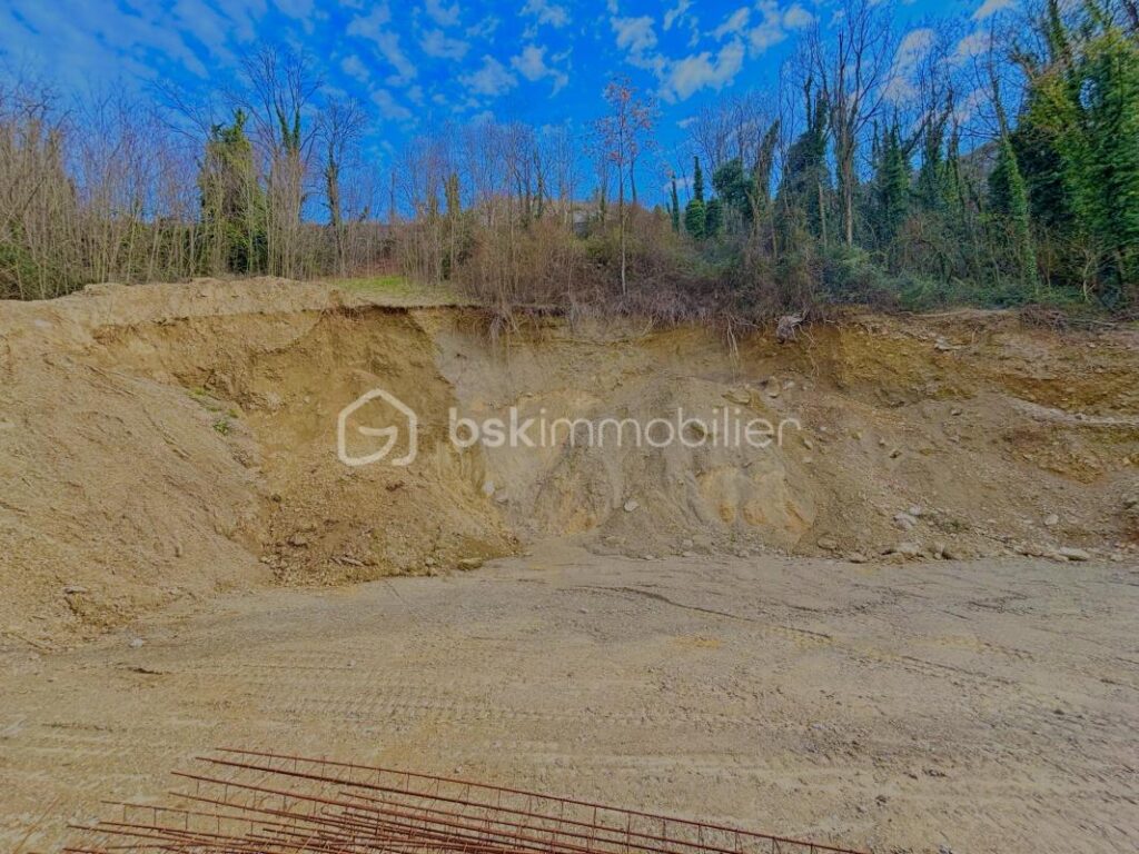 🌟 RARE À LA VENTE – TERRAIN D’EXCEPTION À CHAMBÉRY 🌟 – NR pièces – NR chambres – 2269 m²