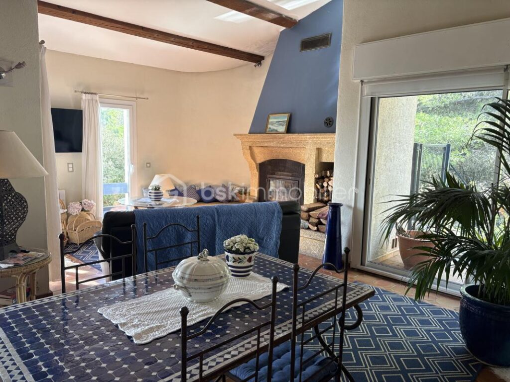 Maison traditionnel (4 chambres) dans la colline au calme, vue dominante – 5 pièces – 4 chambres – 170 m²