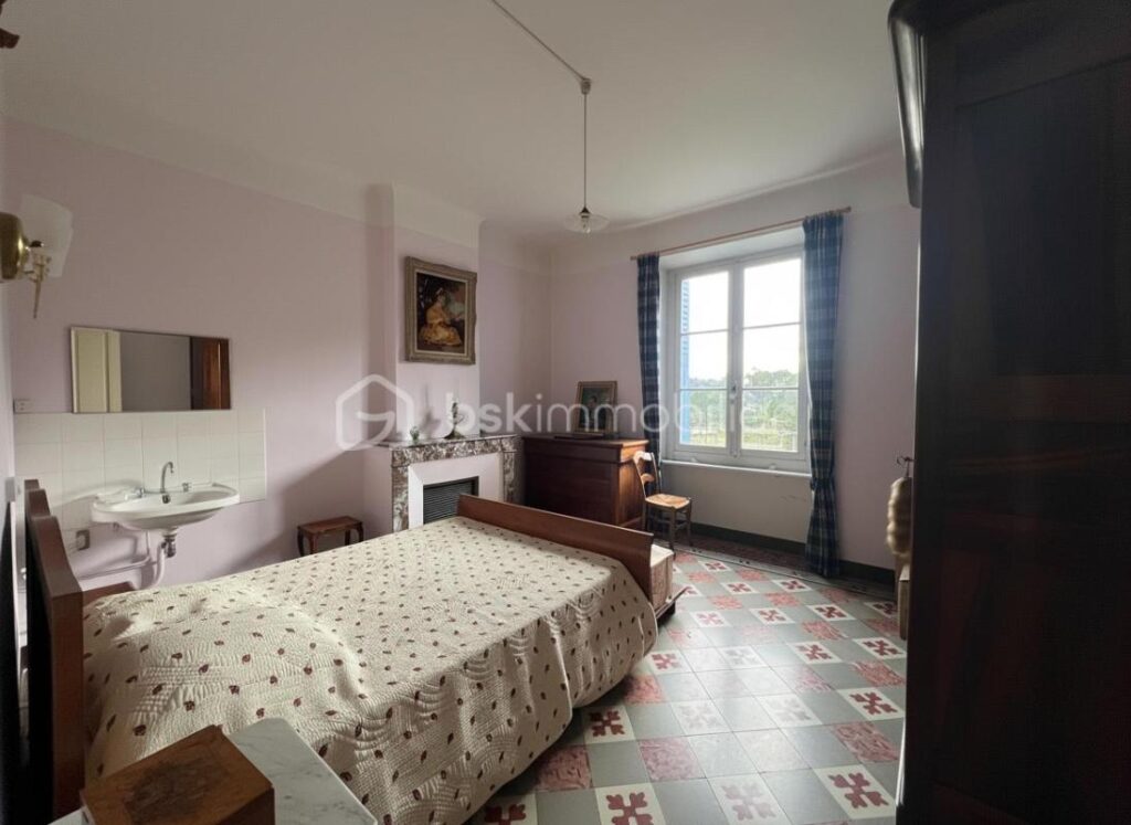 Maison de caractère avec annexe sur les hauteurs – 7 pièces – 5 chambres – 136 m²