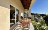 COUP DE CŒUR pour une villa individuelle à Vence Sud. Vue mer. Terrain piscinable – 4 pièces – 3 chambres – 135 m²