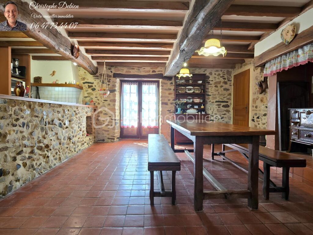 Entre nature, confort et authenticité – Un lieu de vie rare à découvrir aux Lucs-sur-Boulogne – 7 pièces – 4 chambres – 200 m²